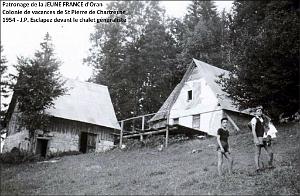 1954 JP. Esclapez devant le chalet generaliste